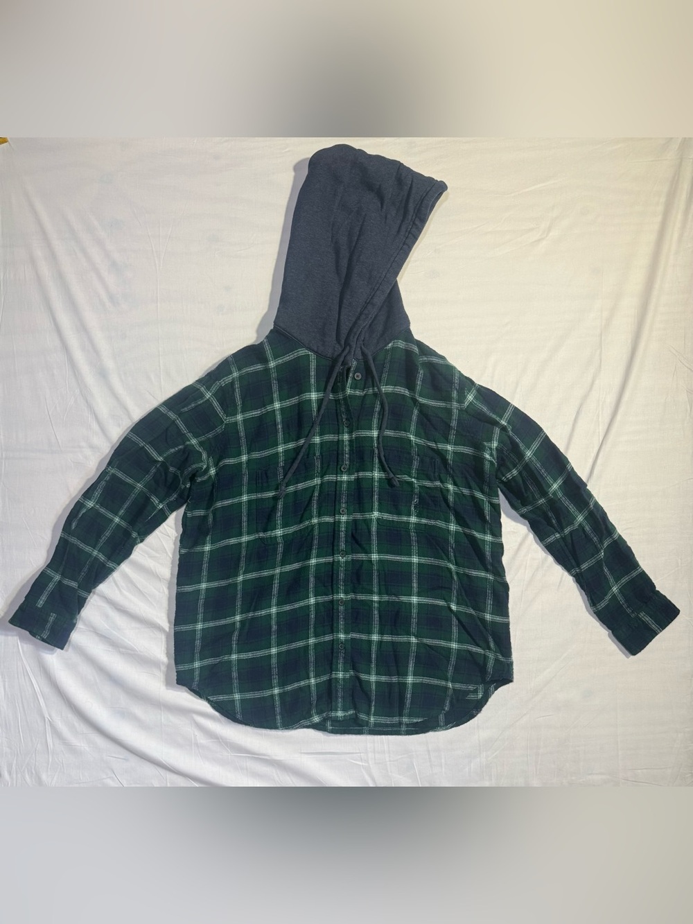 American Eagle Cozy Cabin Oversized Hooded Flannel Shirt Medium Distressed Plaid